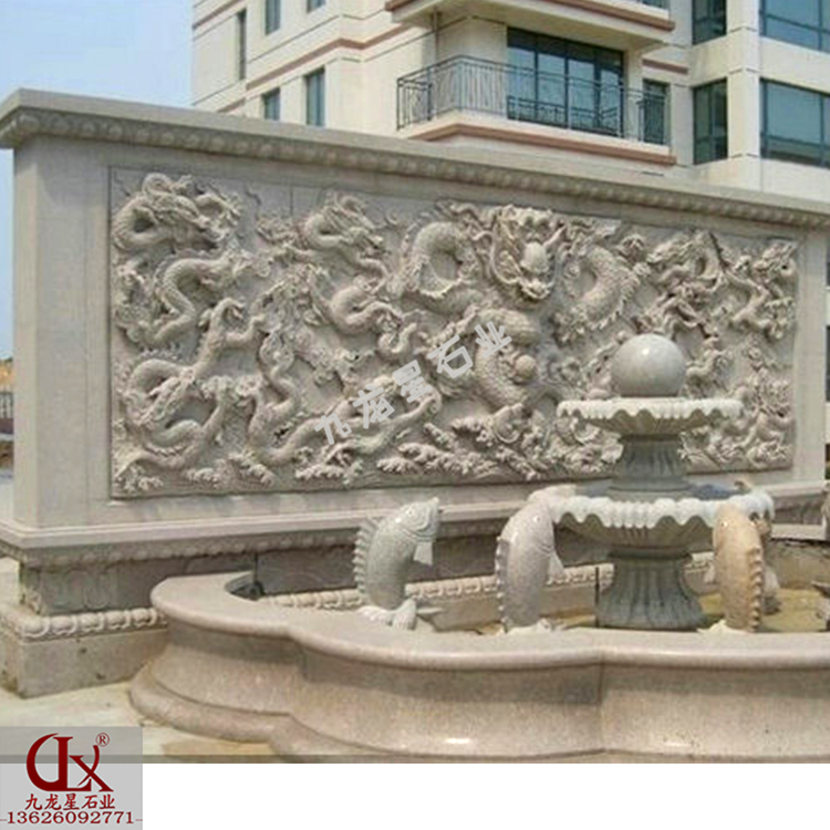     浮雕九龍壁圖片的龍是有九條的，這個也是古時候的人們的一種考究，九為至尊，所以龍的條數(shù)是這個九條，可是呢，關(guān)于這個浮雕來說，這每個龍都是不一樣的，也各自含有不同的寓意，總歸，浮雕九龍壁的含義在這里就體現(xiàn)的很明顯了。石雕文化在歷史中游歷，一如空谷幽蘭，沒有濃郁的香味，卻依然耐得住永久的欣賞。  浮雕九龍壁圖片的美好寓意浮雕九龍壁圖片的美好寓意      自古以來，龍圖騰都是皇家的專屬，以往的石雕九龍壁都需要在皇家審批之后才能夠制作，民間是無法制作的，而這也導(dǎo)致了只要是有九龍壁的修建，基本上其位置都很高，而現(xiàn)代修建也是借取這一點，從而能夠有效地提高自己的位置與檔次，給人們更為尊貴的風(fēng)格。 浮雕九龍壁圖片的美好寓意浮雕九龍壁圖片的美好寓意     石雕九龍壁是一種十分威風(fēng)，一起也是風(fēng)格十分明顯的修建裝修物，運用這樣的裝修固然是能夠帶來大量的吸引力，立馬得到人們的關(guān)注，可是另外也帶來了一個問題，那就是假如不注意的話，很有或許這個九龍壁與周邊環(huán)境壓根沒辦法完美地融合在一起，顯得十分地突兀，那整體就不怎么漂亮了。假如想要讓九龍壁有著更好的裝修效果，那么我們一定要注意好它與環(huán)境的結(jié)合。 浮雕九龍壁圖片的美好寓意     經(jīng)過寺院浮雕九龍壁圖片能夠看出其選用的是深浮雕雕琢技能，在石料上進行雕琢，不僅難度比較大，而且對寺院浮雕九龍壁雕琢的精度也有很高的要求。這每一刀下去都要穩(wěn)準狠，要能夠把每一條龍的形體神態(tài)都刻畫到位，這是十分不容易的一件事。可是經(jīng)過工人們熟練的方法，能夠把龍這個充溢靈動的生物體現(xiàn)在硬硬的石頭上，這充溢著一種有氣魄的美感。