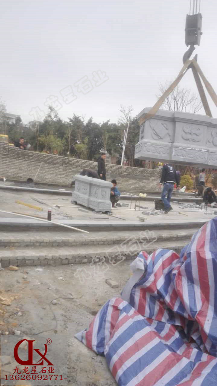 農(nóng)村村門口牌坊 新農(nóng)村牌坊的安裝過程