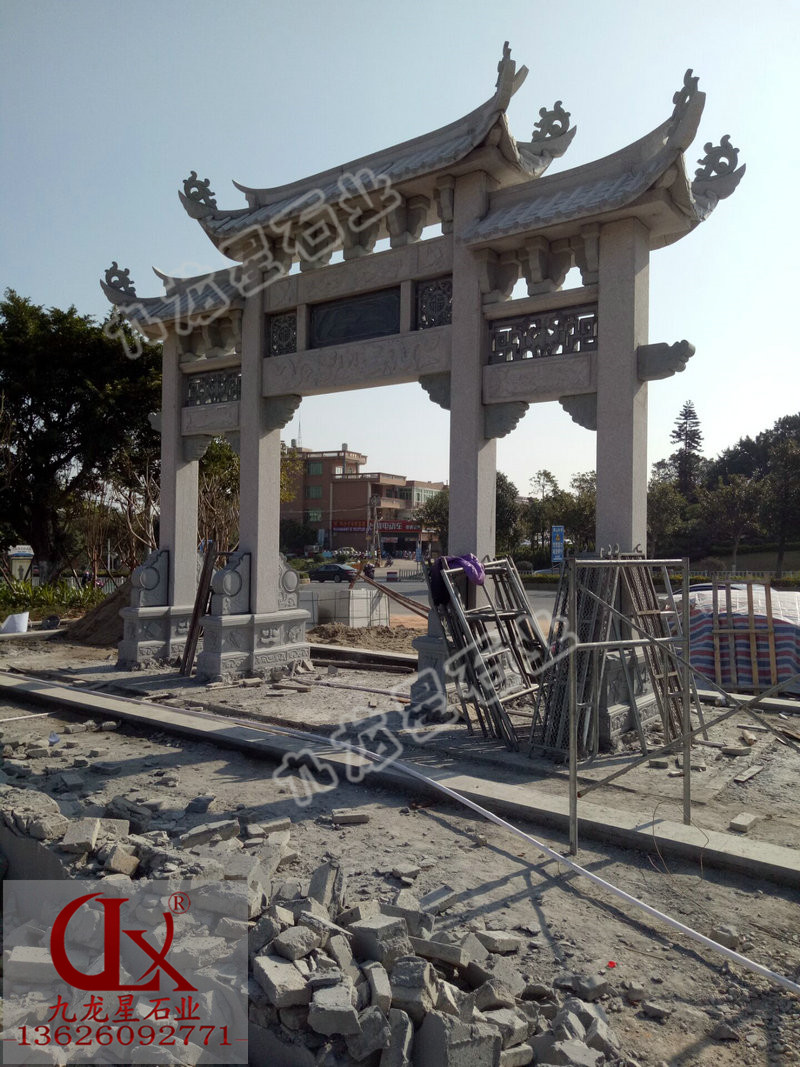 農(nóng)村村門口牌坊 新農(nóng)村牌坊的安裝過程