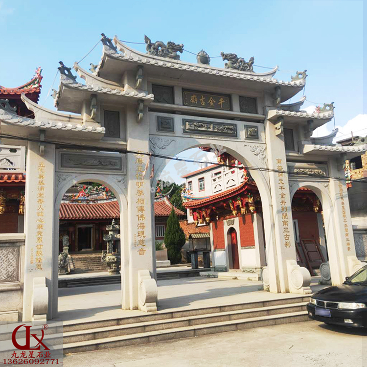 三門三樓的石牌坊圖片